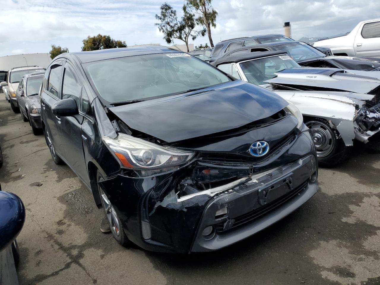 2015 TOYOTA PRIUS V - Фото 4