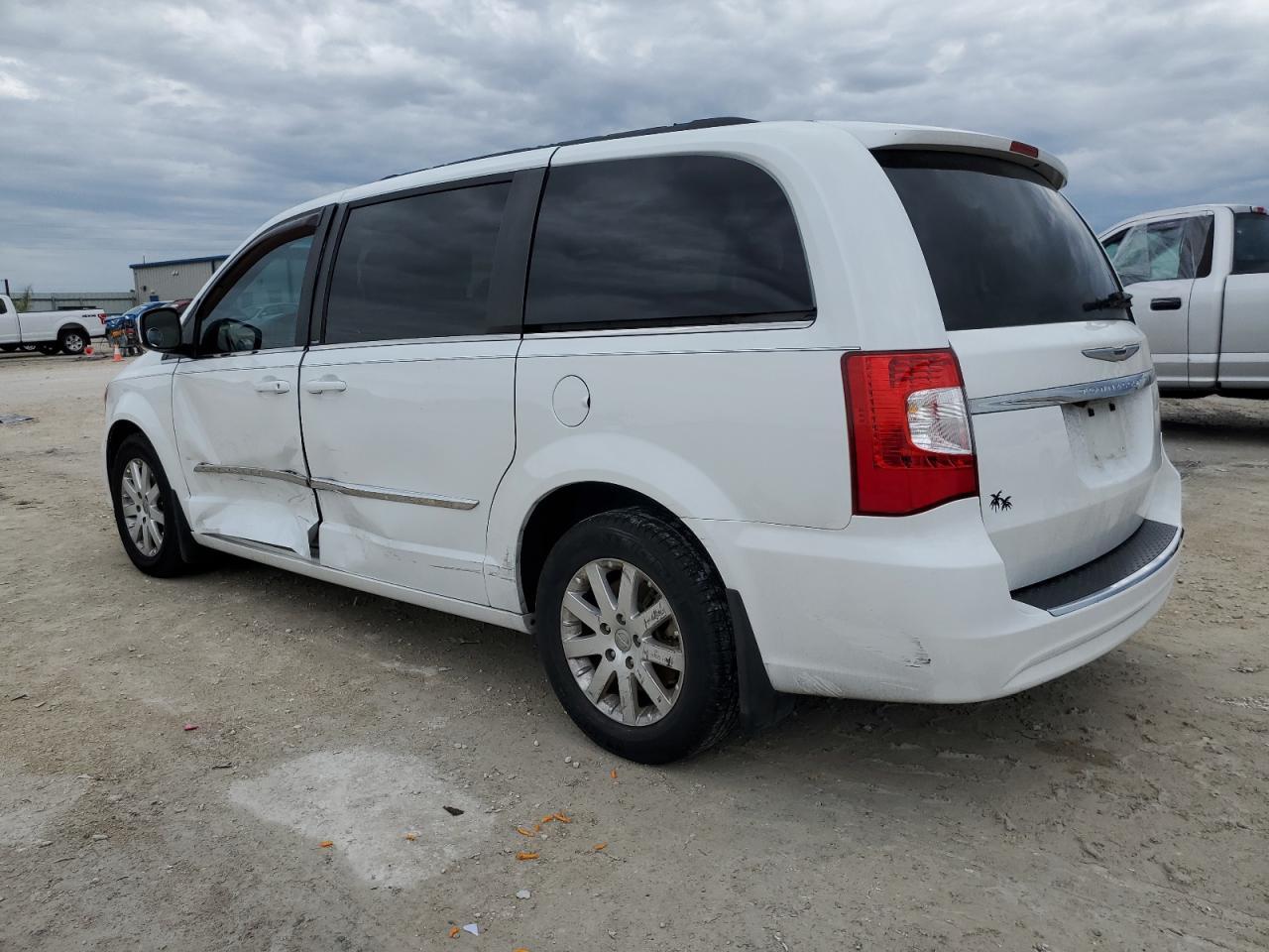 2014 CHRYSLER TOWN & COU - Image 2