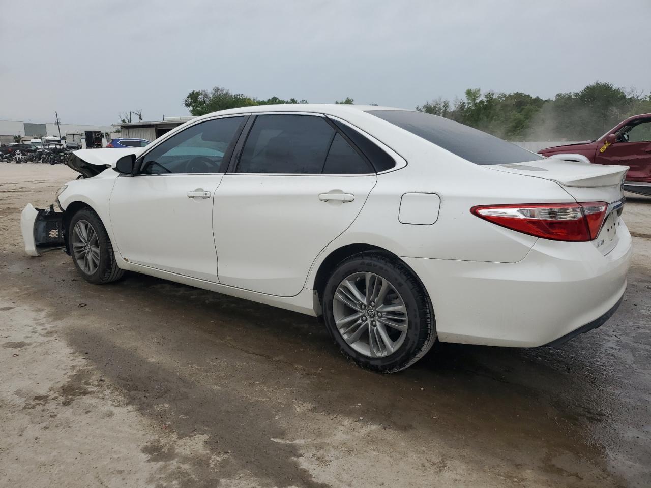 2015 TOYOTA CAMRY LE - Фото 2