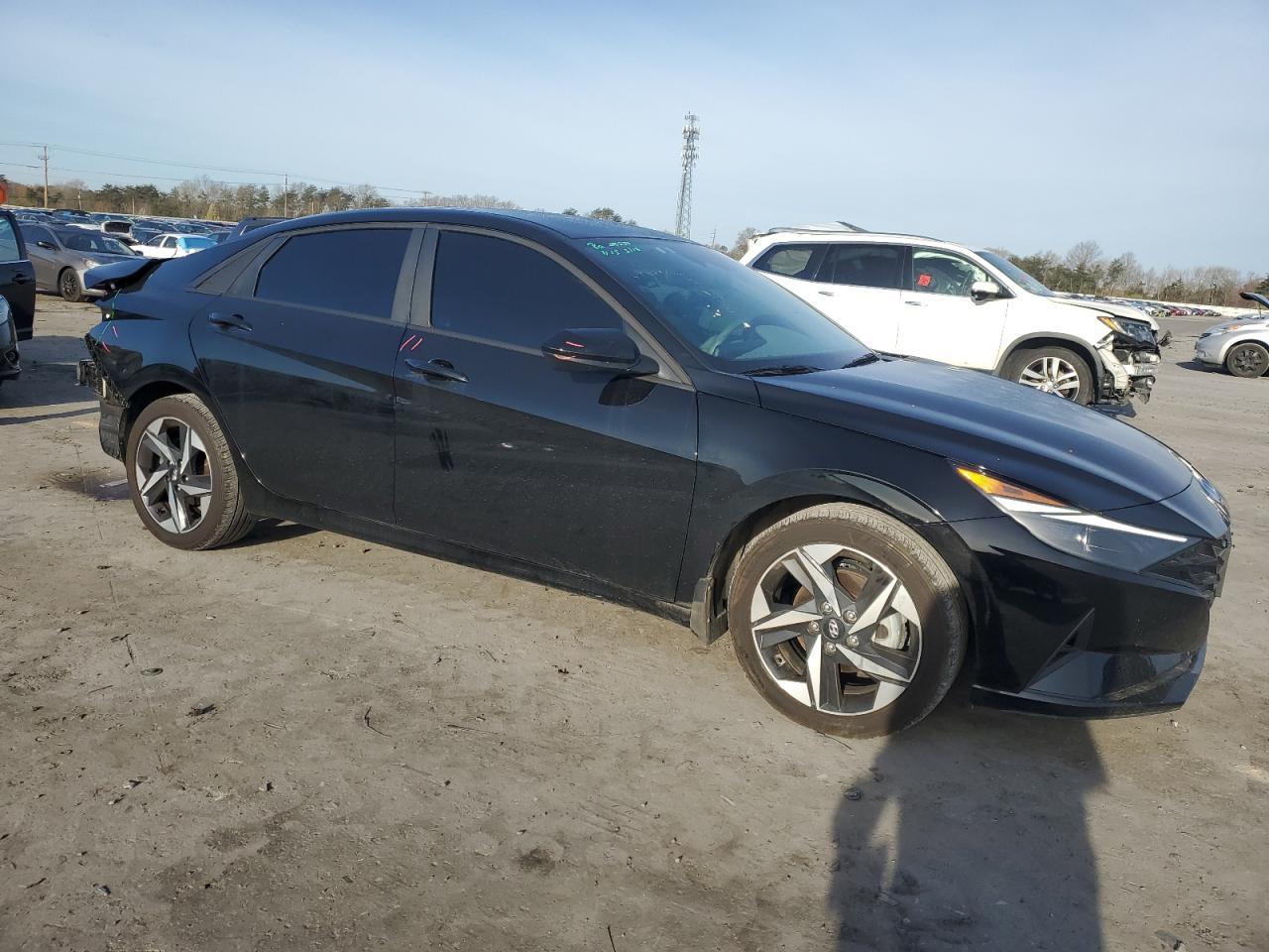 2023 HYUNDAI ELANTRA SE - Image 4