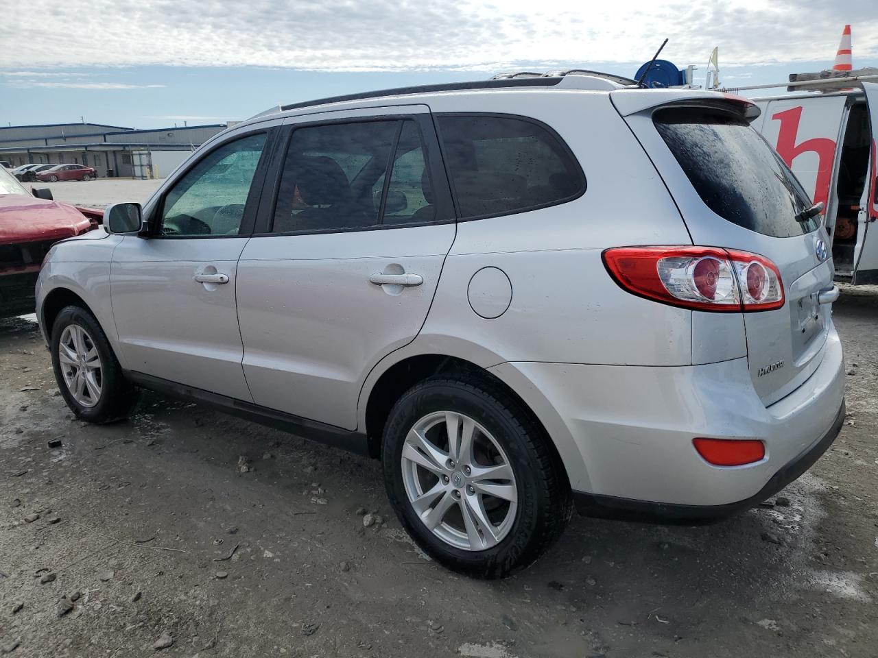 2011 HYUNDAI SANTA FE S - Image 2