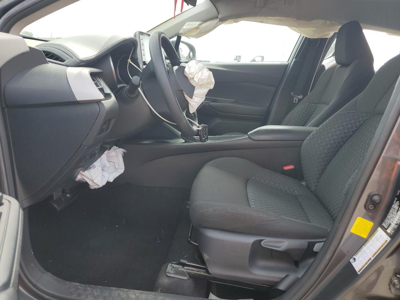 2021 TOYOTA C-HR XLE - Фото 7