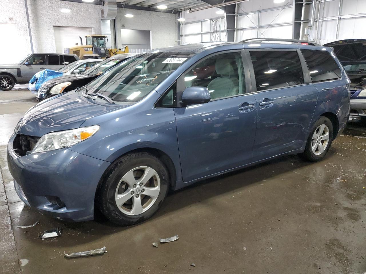 2015 TOYOTA SIENNA LE