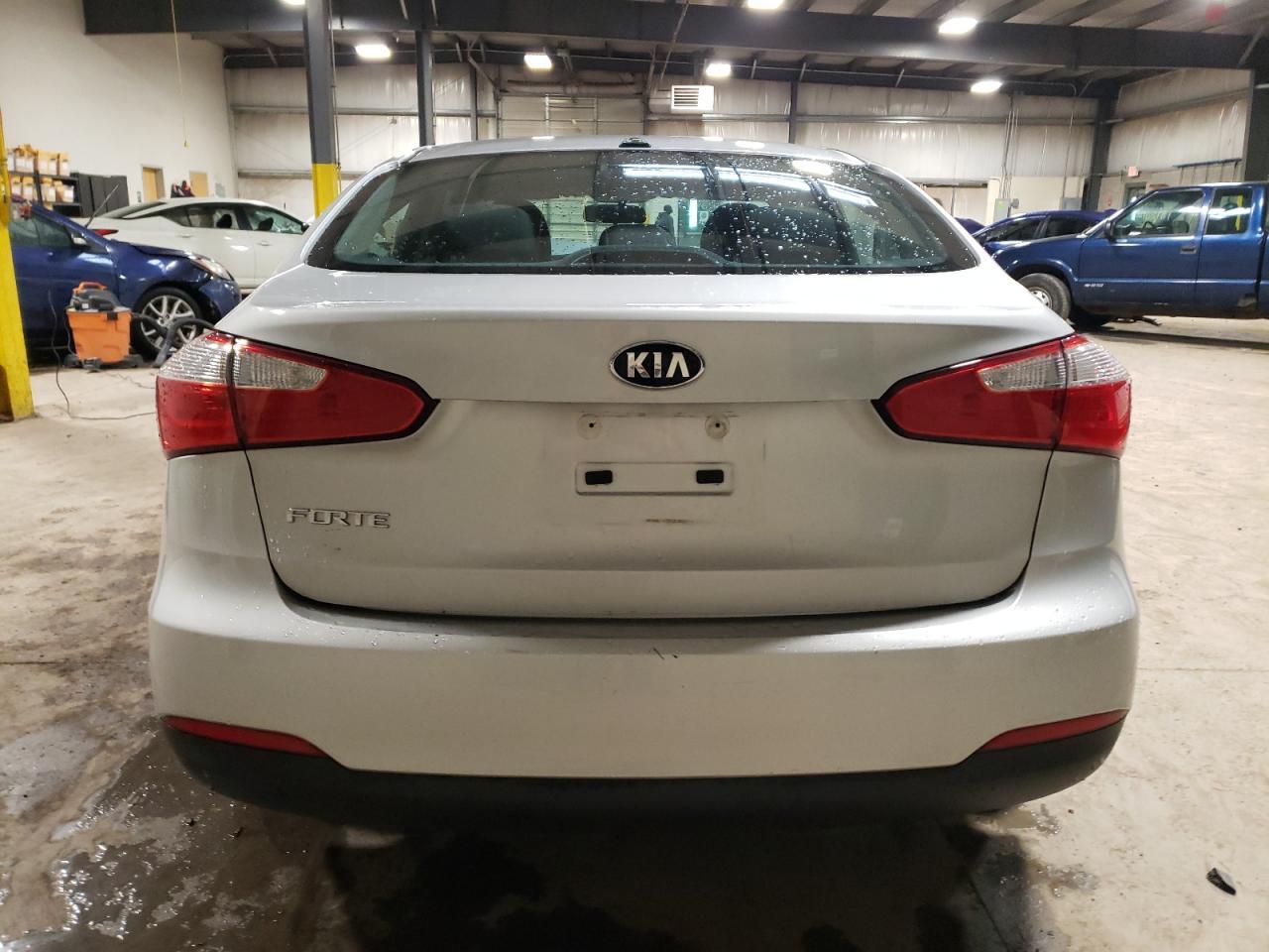2015 KIA FORTE LX - Фото 6