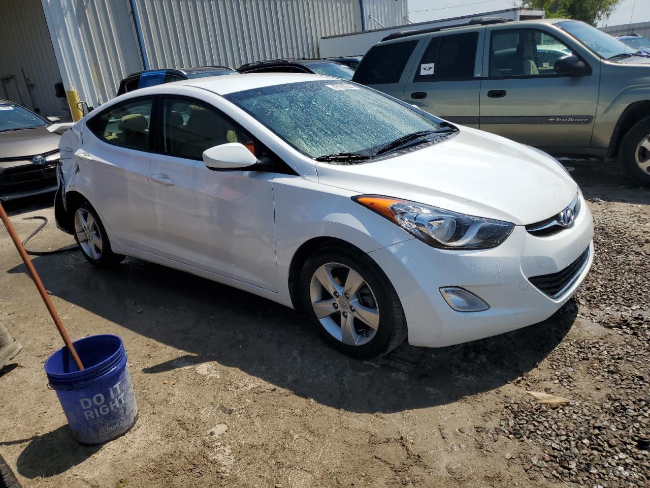 2013 HYUNDAI ELANTRA GL - Image 4