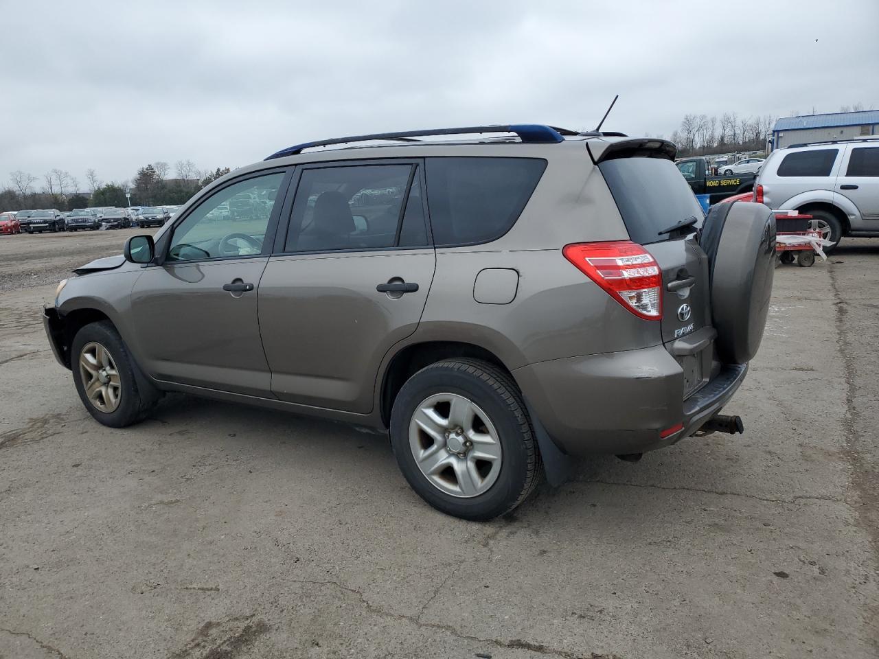 2011 TOYOTA RAV4 - Фото 2
