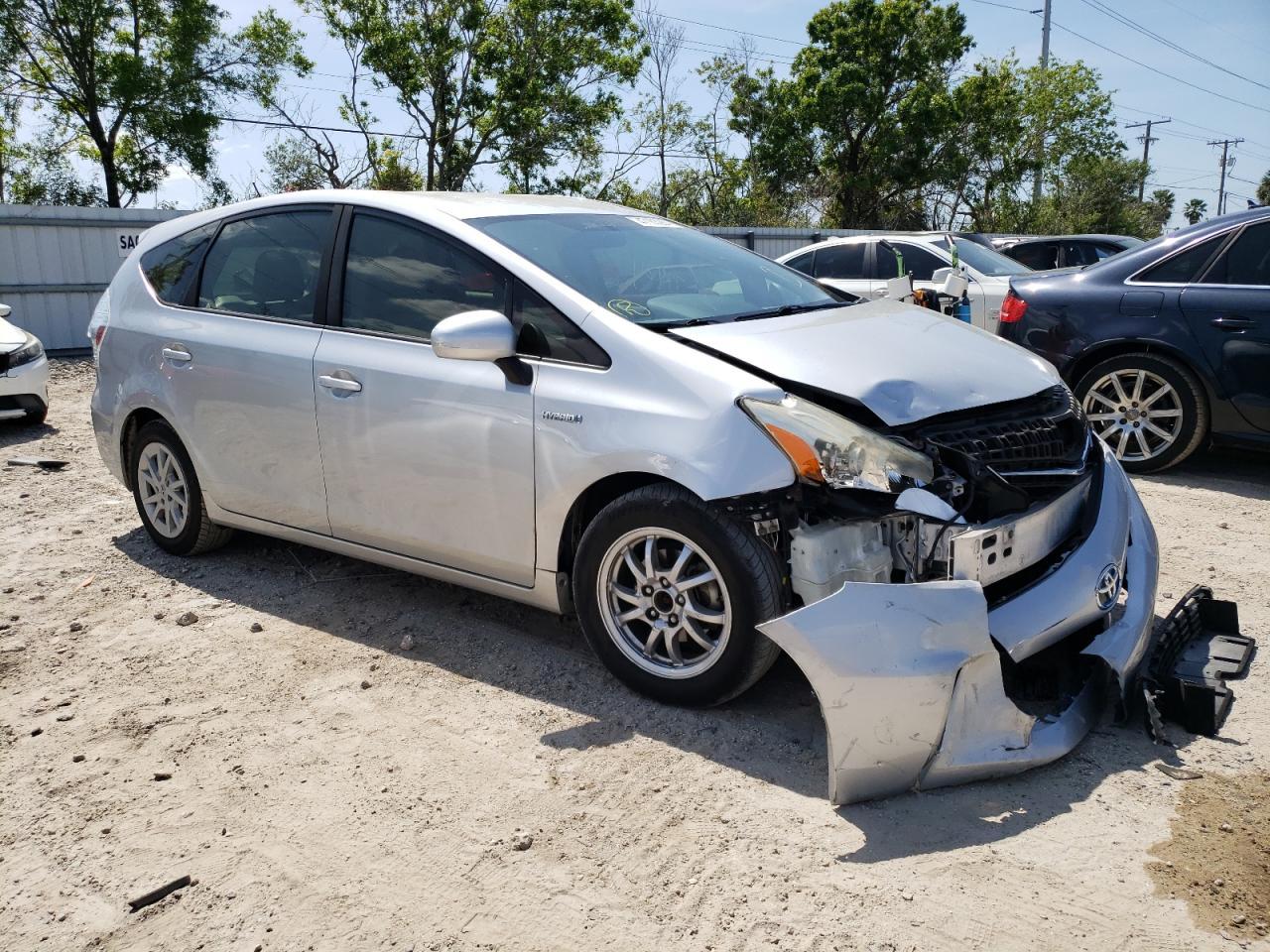 2013 TOYOTA PRIUS V - Image 4
