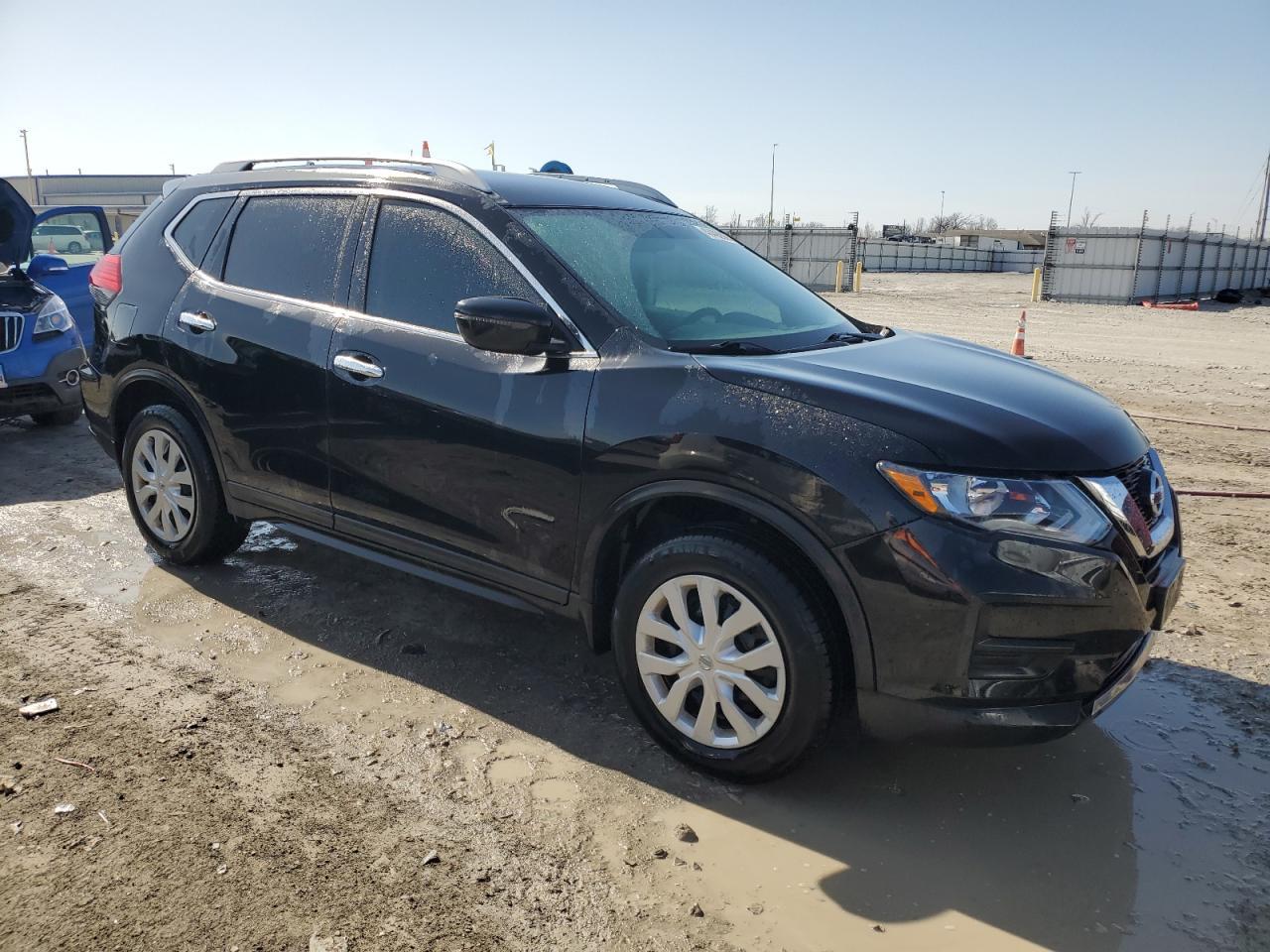 2017 NISSAN ROGUE SV - Фото 4