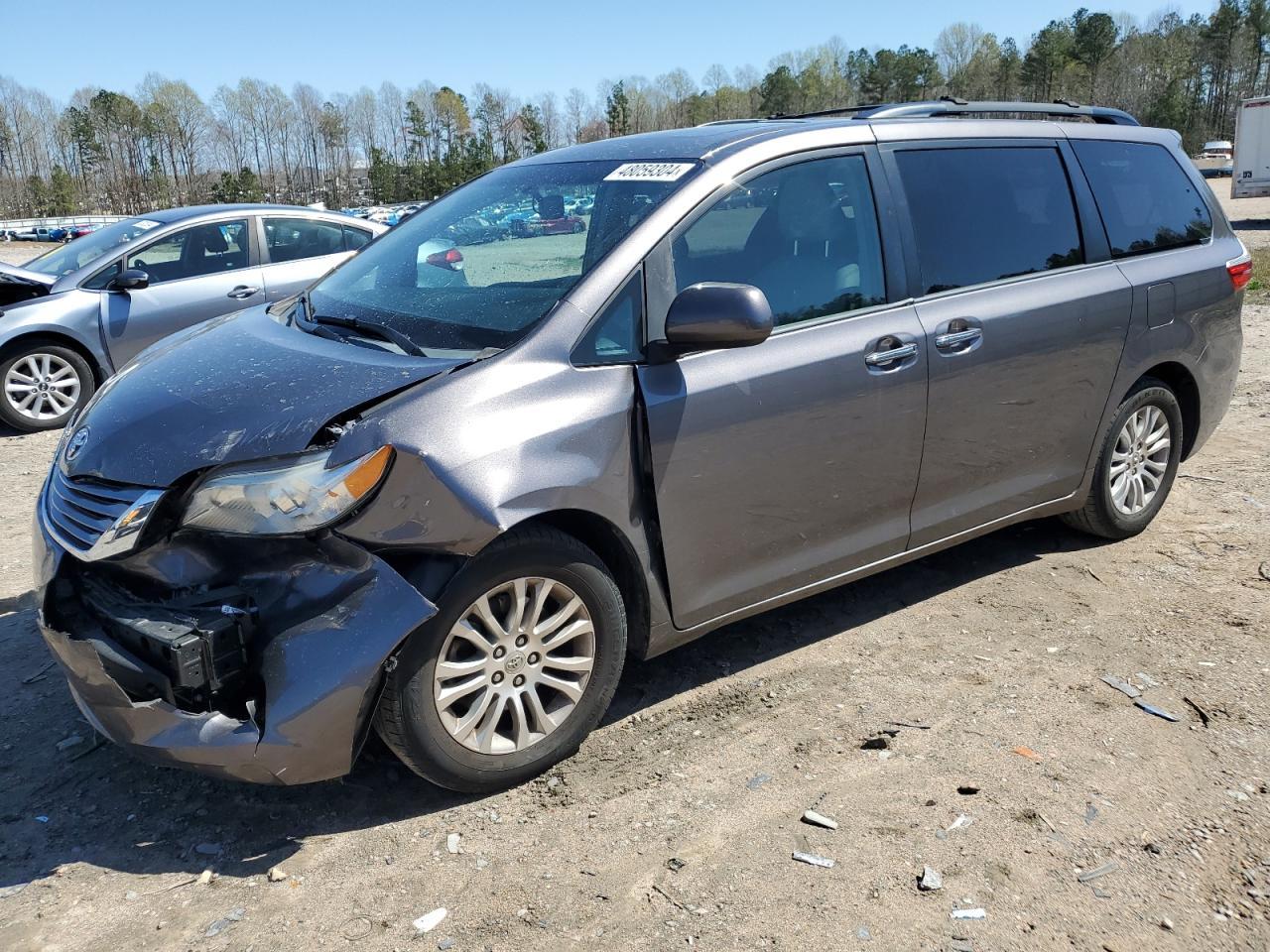 2015 TOYOTA SIENNA XLE