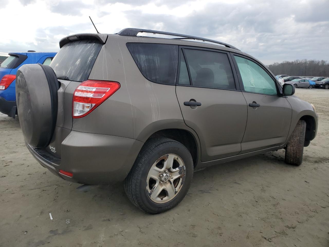 2011 TOYOTA RAV4 - Фото 3