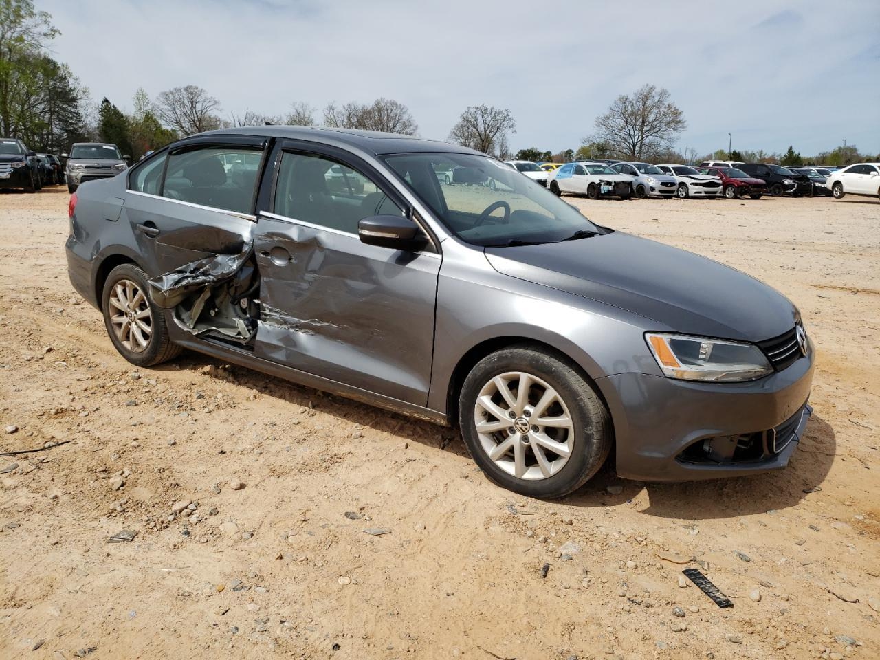 2014 VOLKSWAGEN JETTA SE - Image 4