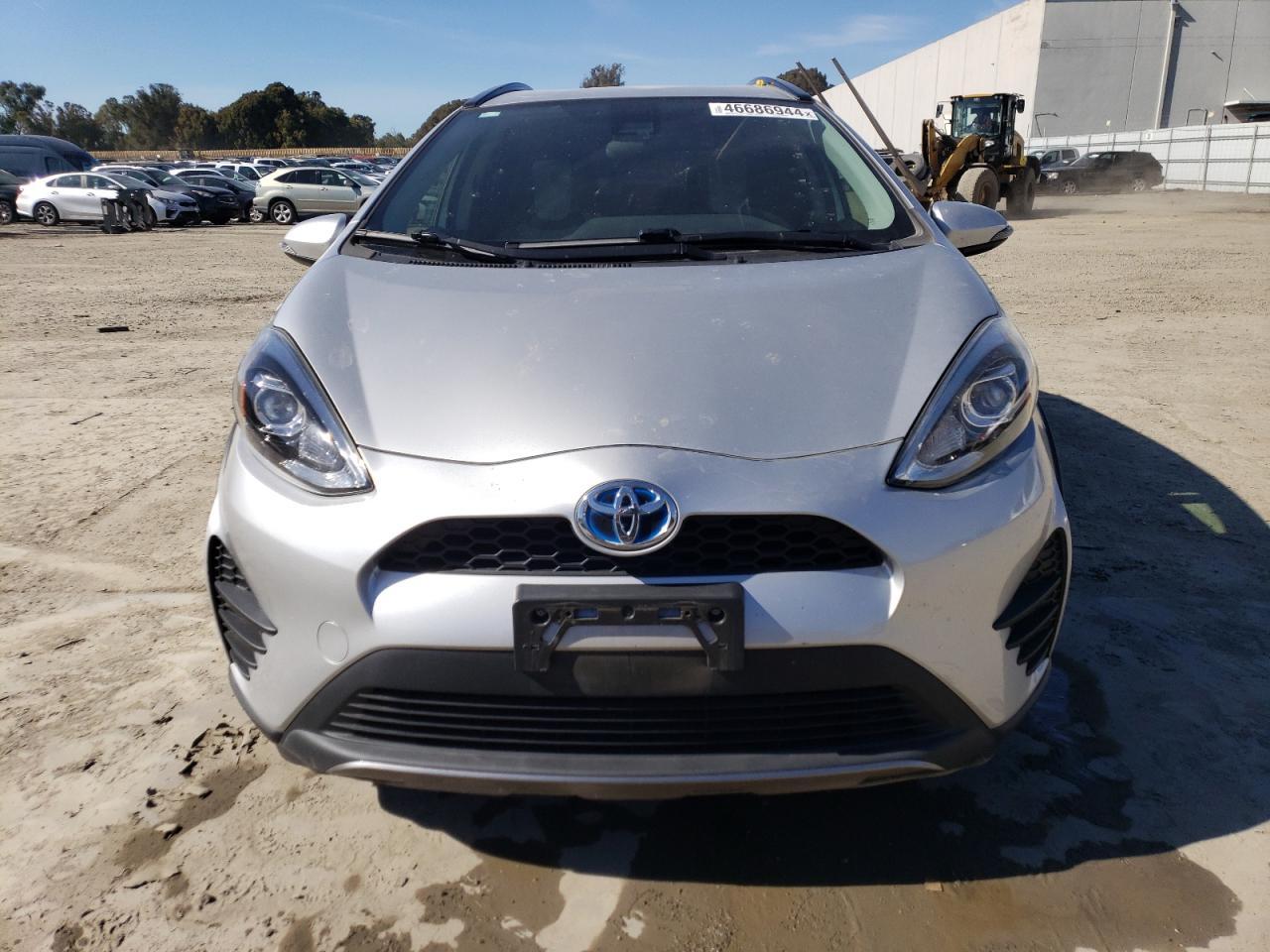 2018 TOYOTA PRIUS C - Image 5