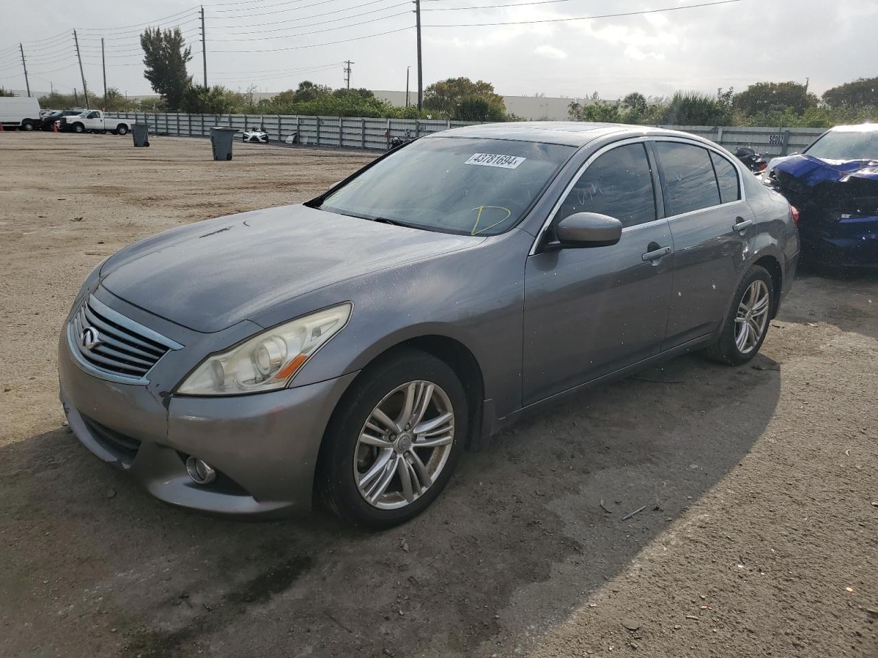 2013 INFINITI G37 car image