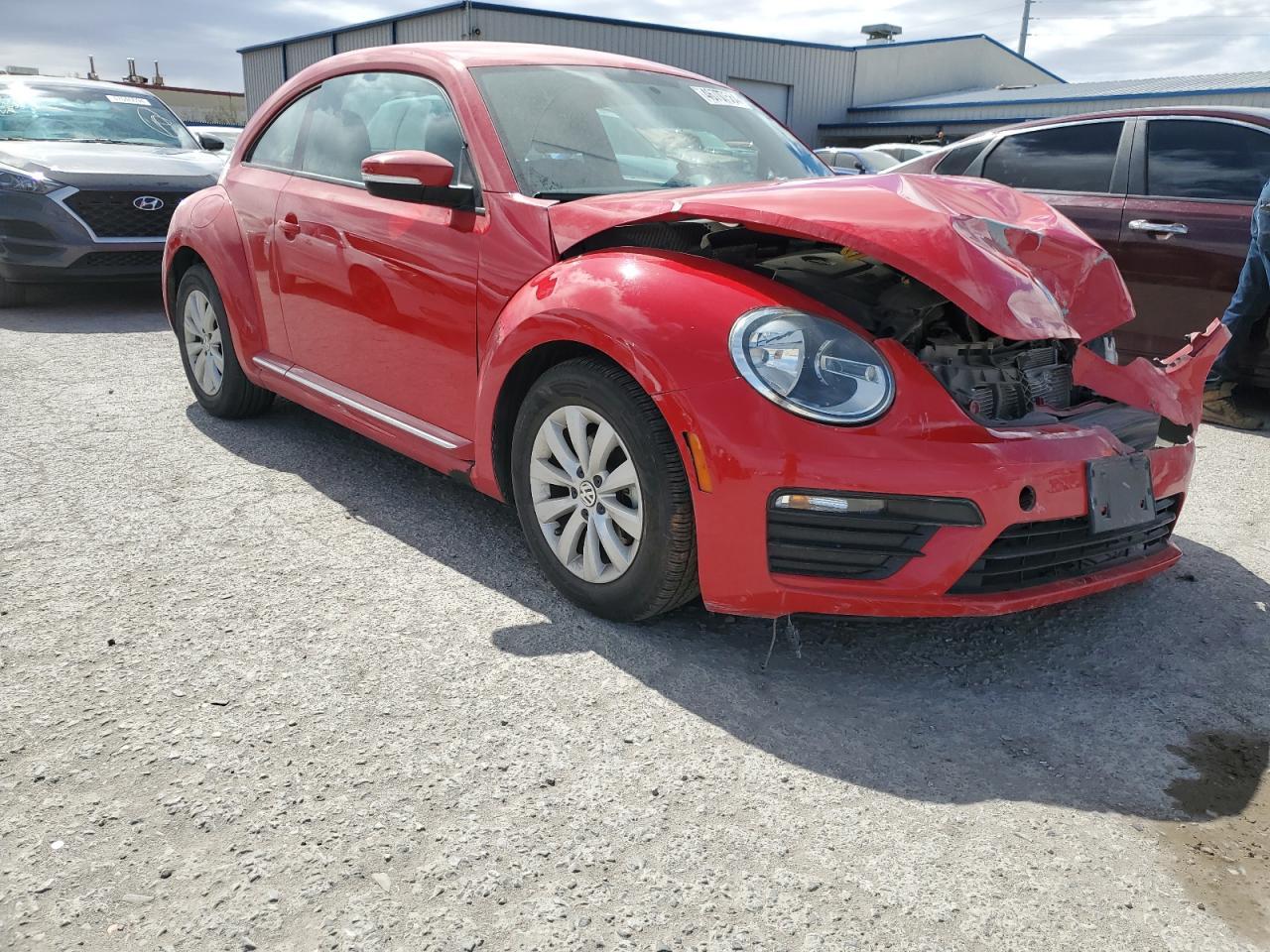 2019 VOLKSWAGEN BEETLE S - Фото 4