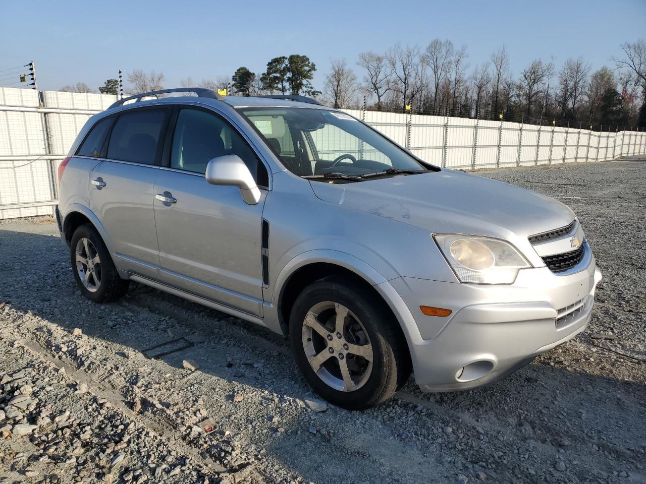 2014 CHEVROLET CAPTIVA LT - Image 4