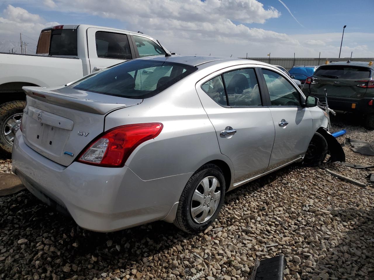 2016 NISSAN VERSA S - Фото 3