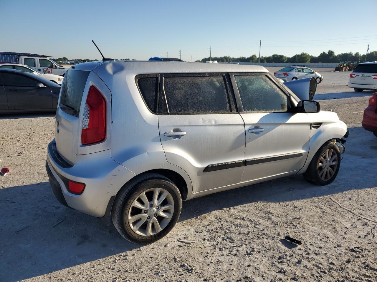 2013 KIA SOUL + - Image 3