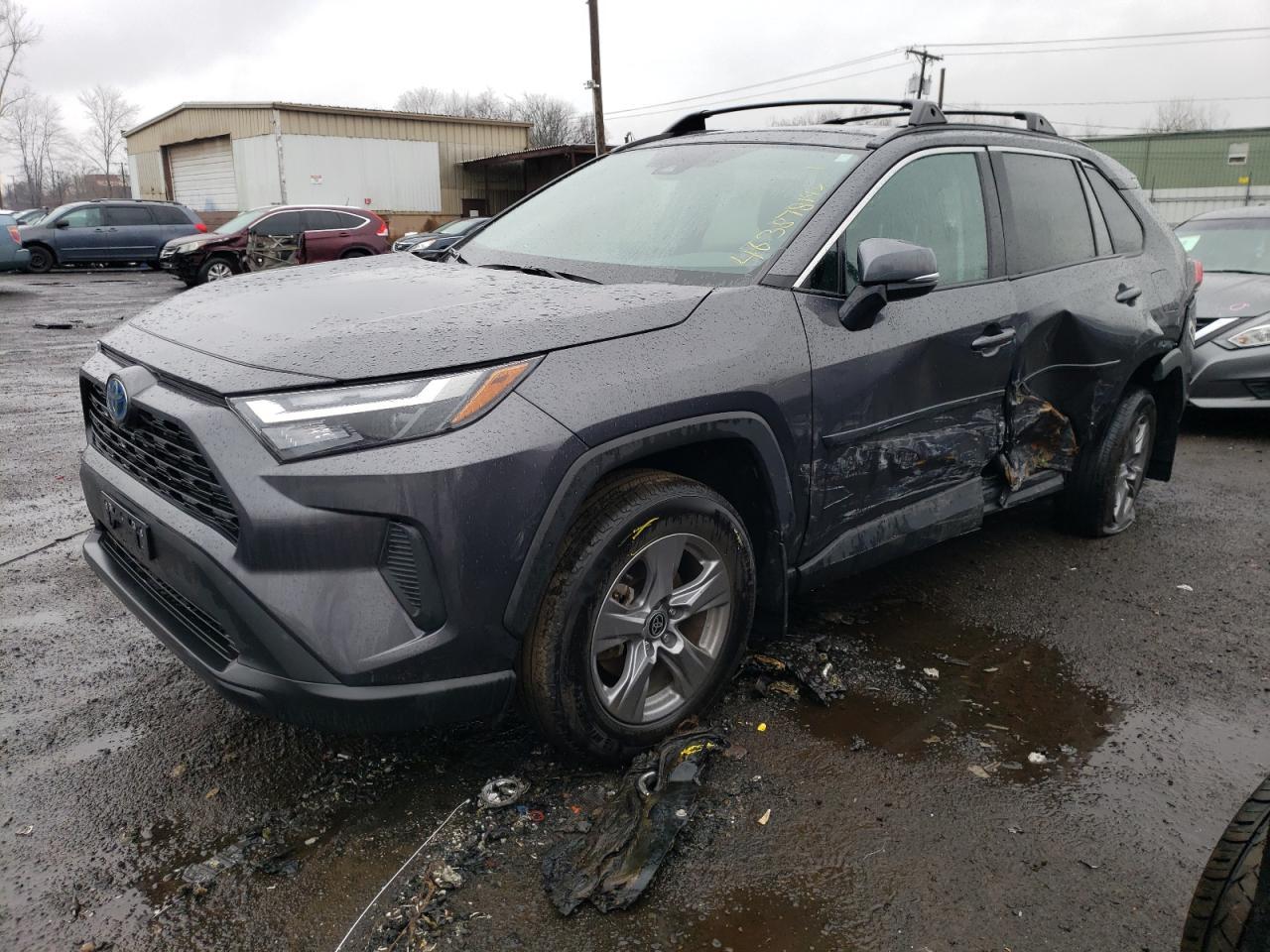 2022 TOYOTA RAV4 XLE