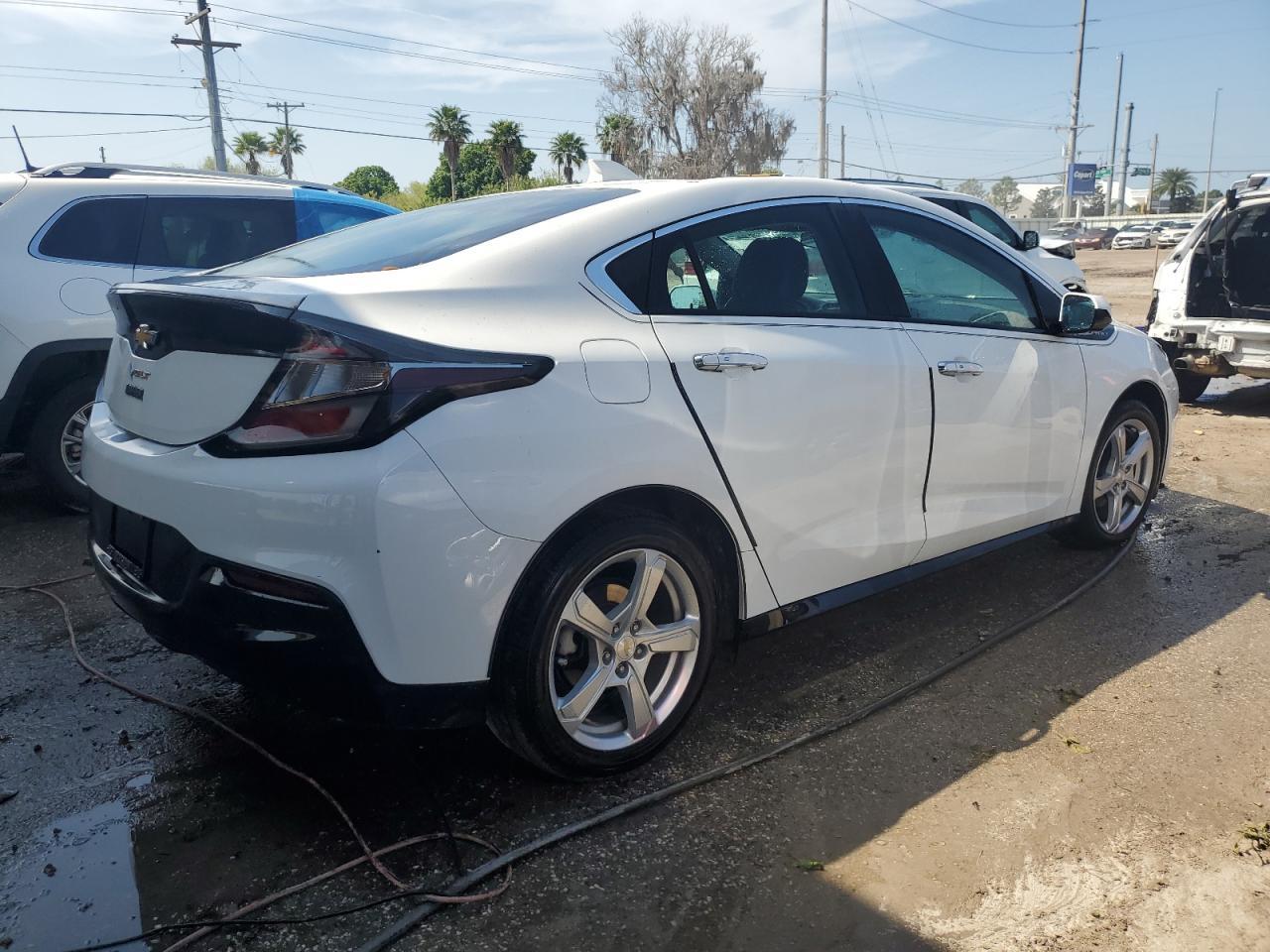 2017 CHEVROLET VOLT LT - Image 3