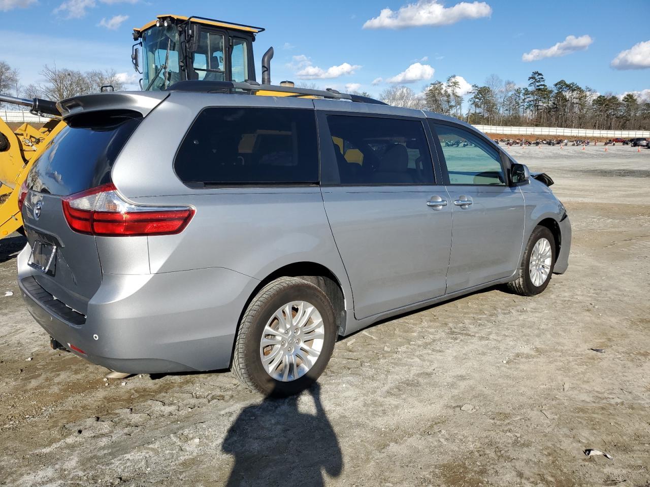 2015 TOYOTA SIENNA XLE - Фото 3