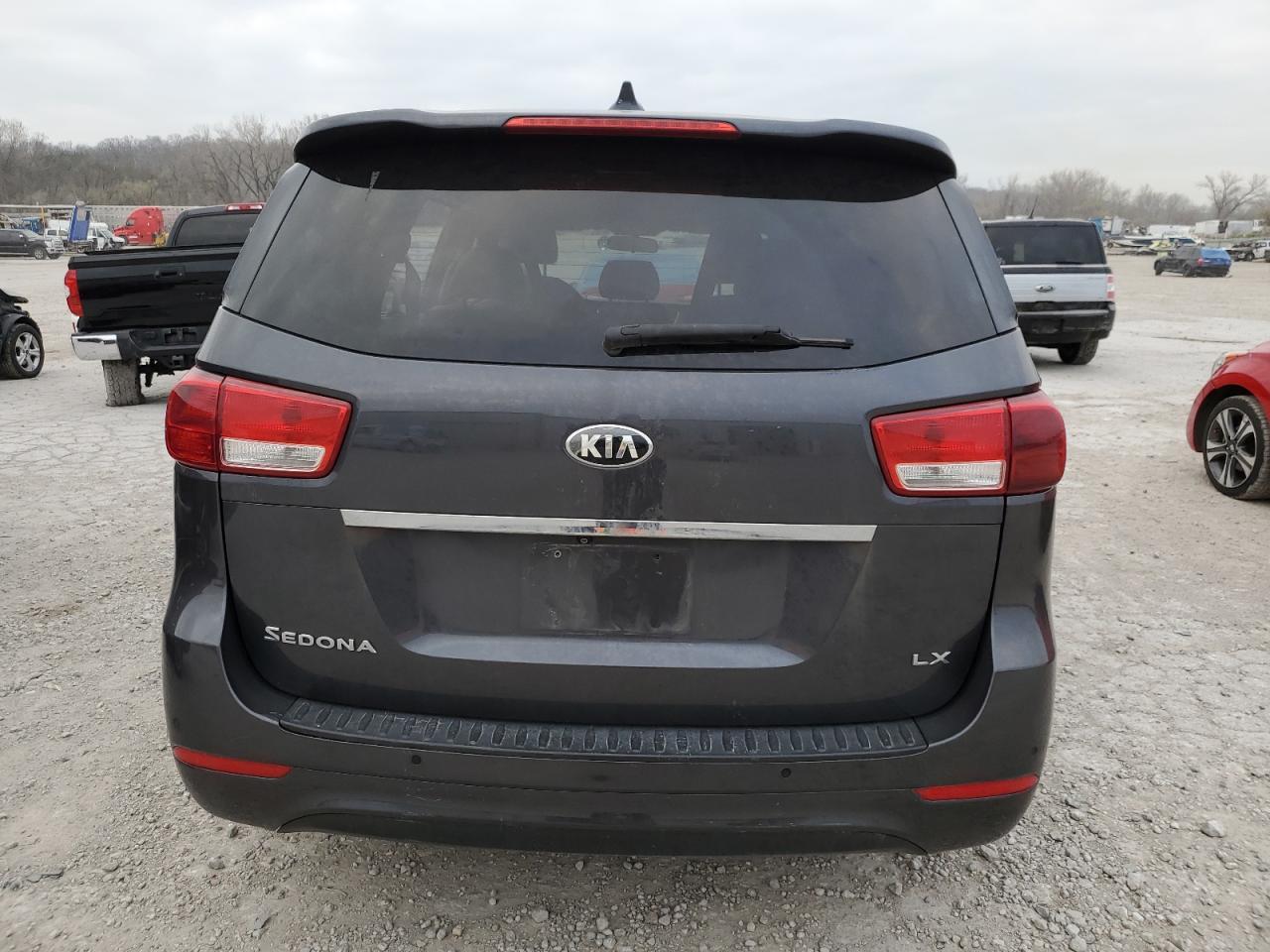 2016 KIA SEDONA LX - Image 6