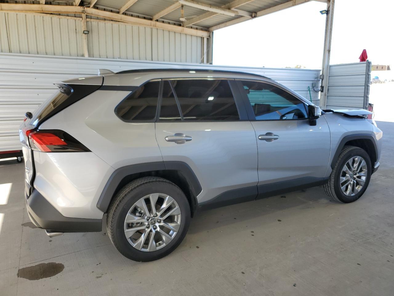 2024 TOYOTA RAV4 XLE P - Фото 3