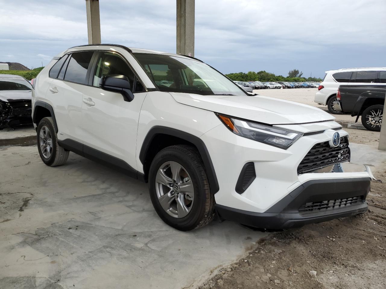 2023 TOYOTA RAV4 LE - Фото 4