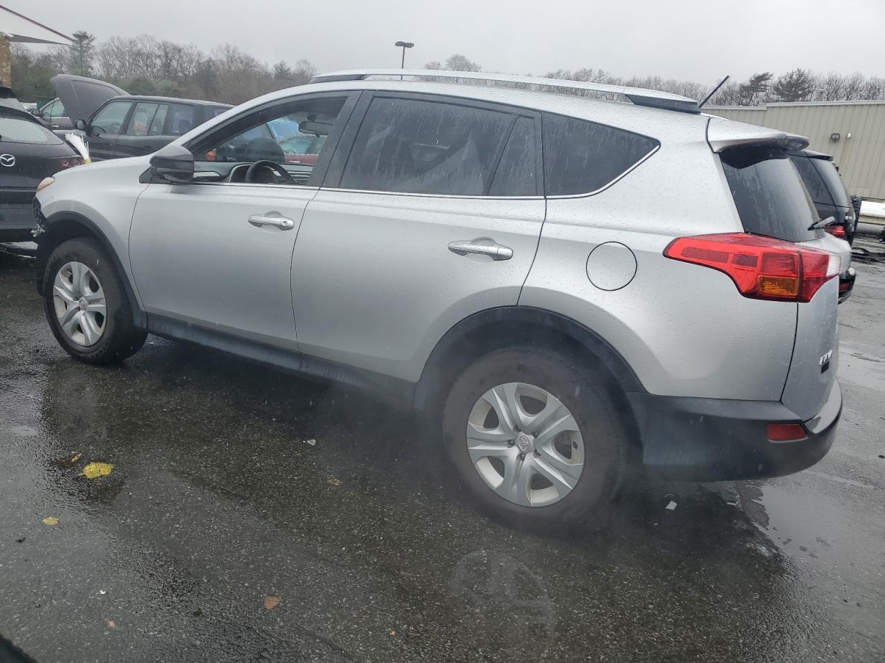 2015 TOYOTA RAV4 LE - Фото 2