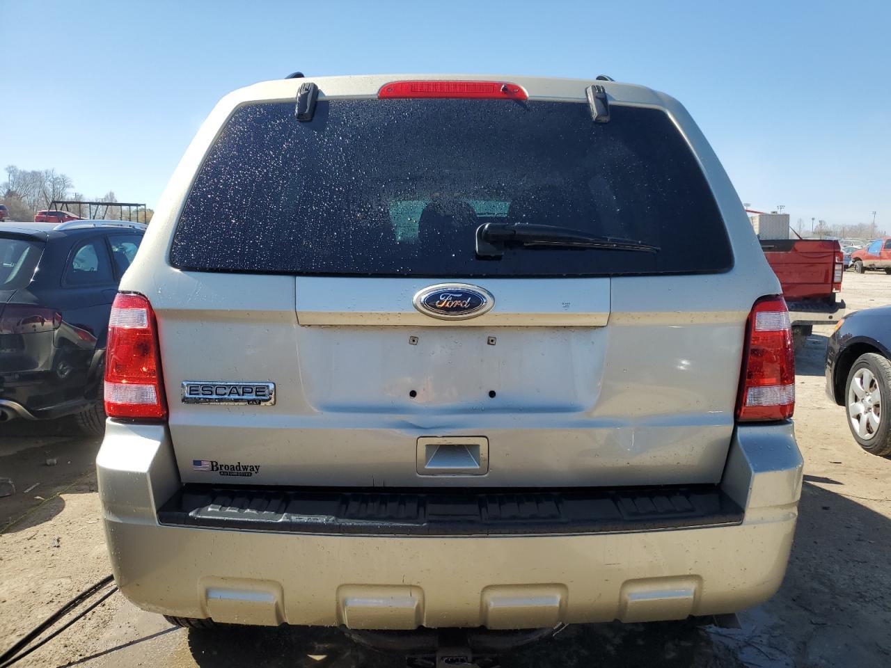 2010 FORD ESCAPE XLT - Image 6