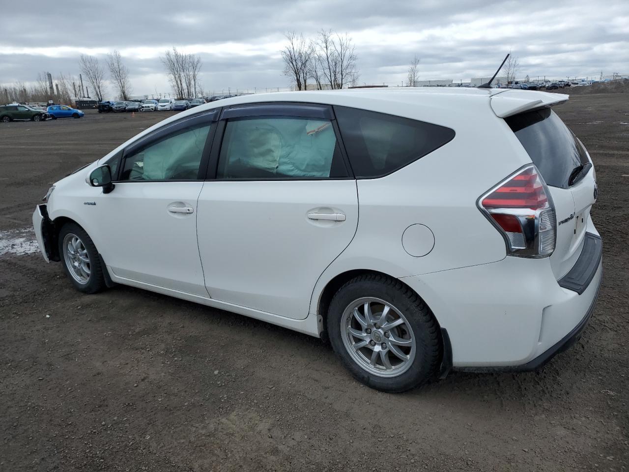 2015 TOYOTA PRIUS V - Фото 2