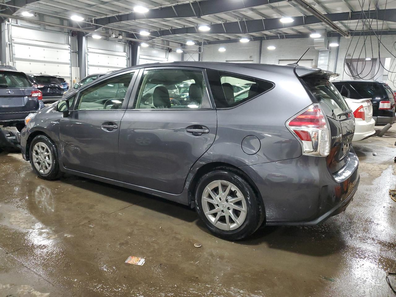 2015 TOYOTA PRIUS V - Фото 2