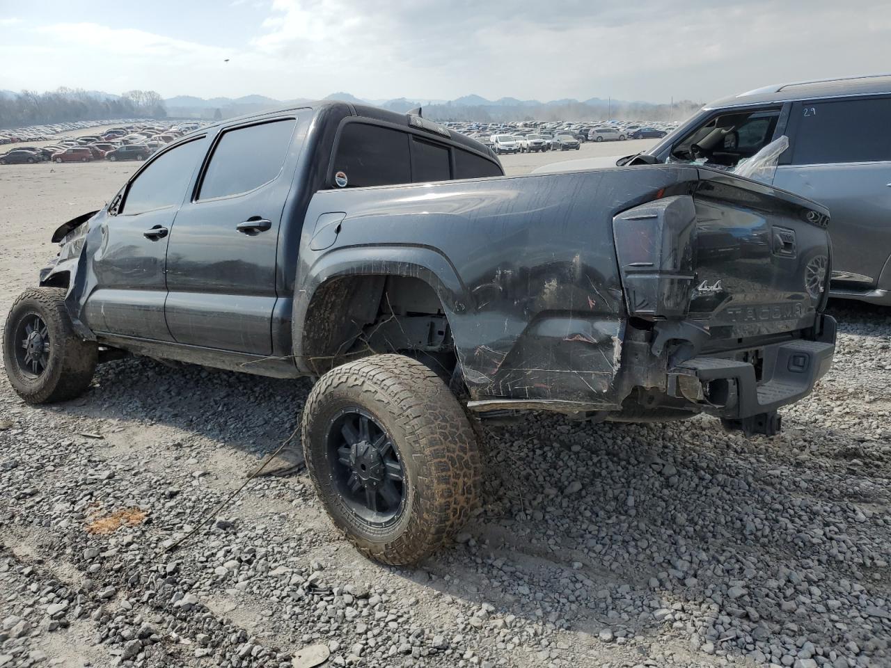 2019 TOYOTA TACOMA DOU - Фото 2