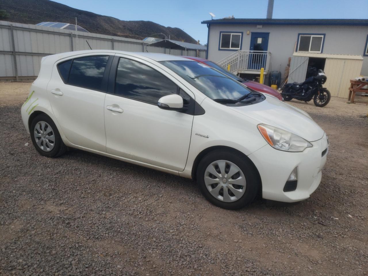 2013 TOYOTA PRIUS C - Image 4