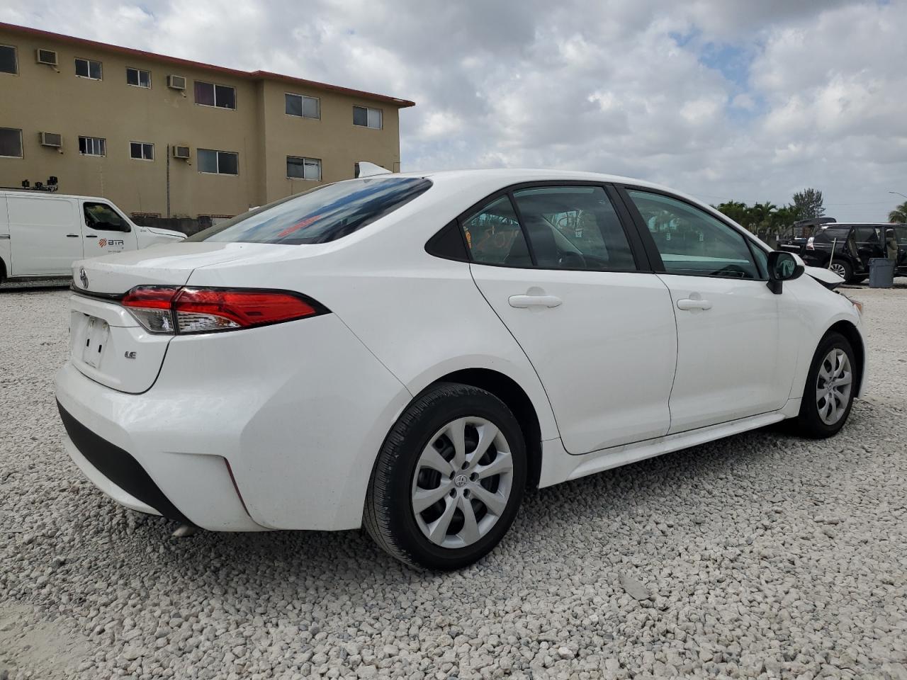 2022 TOYOTA COROLLA LE - Фото 3