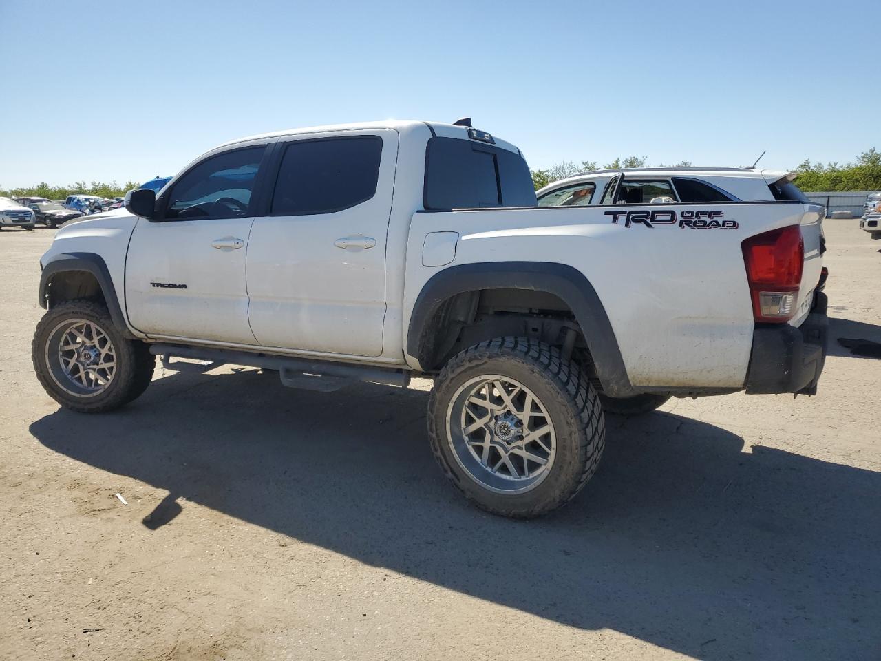 2017 TOYOTA TACOMA DOU - Фото 2