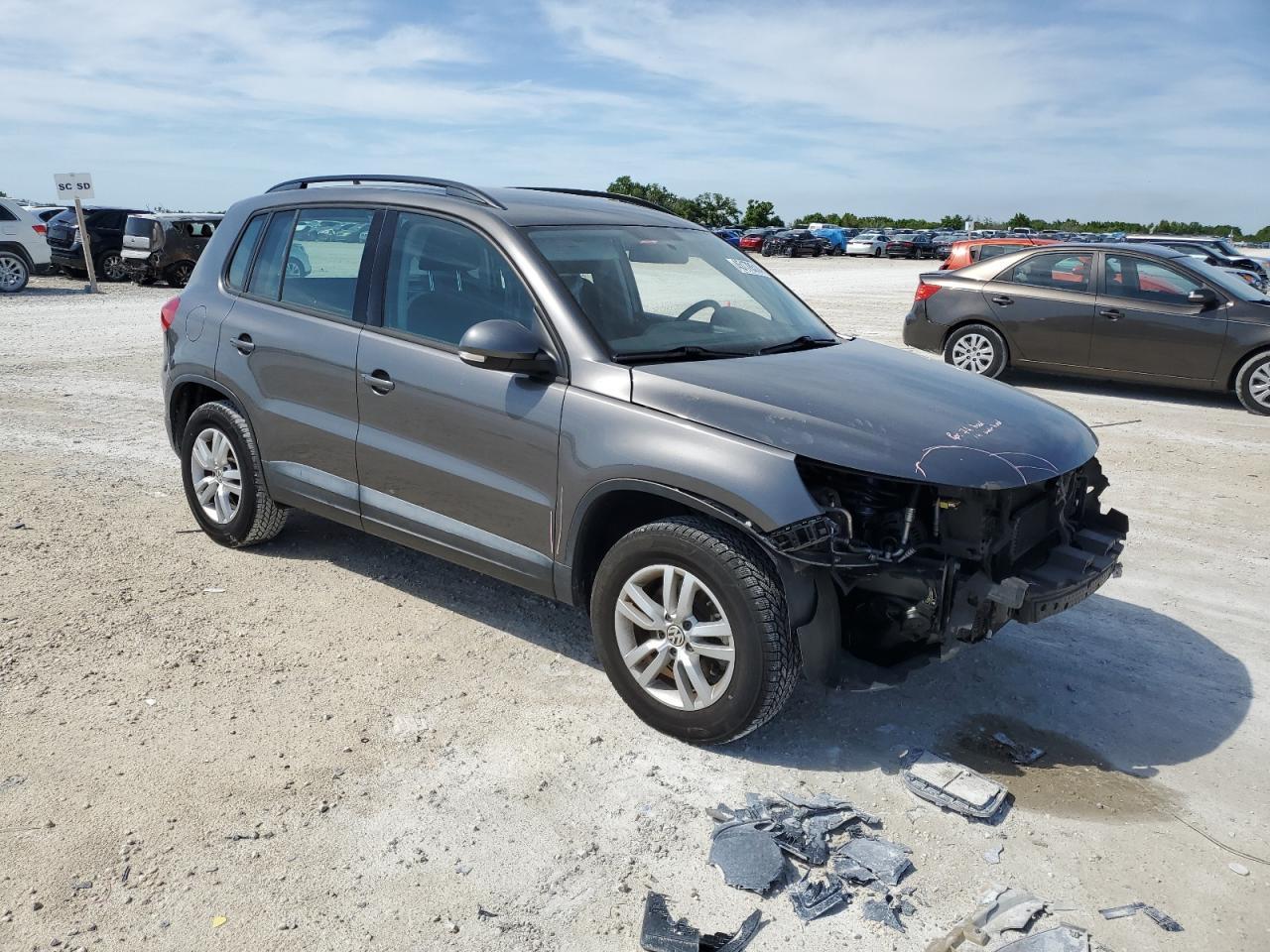 2015 VOLKSWAGEN TIGUAN S - Фото 4