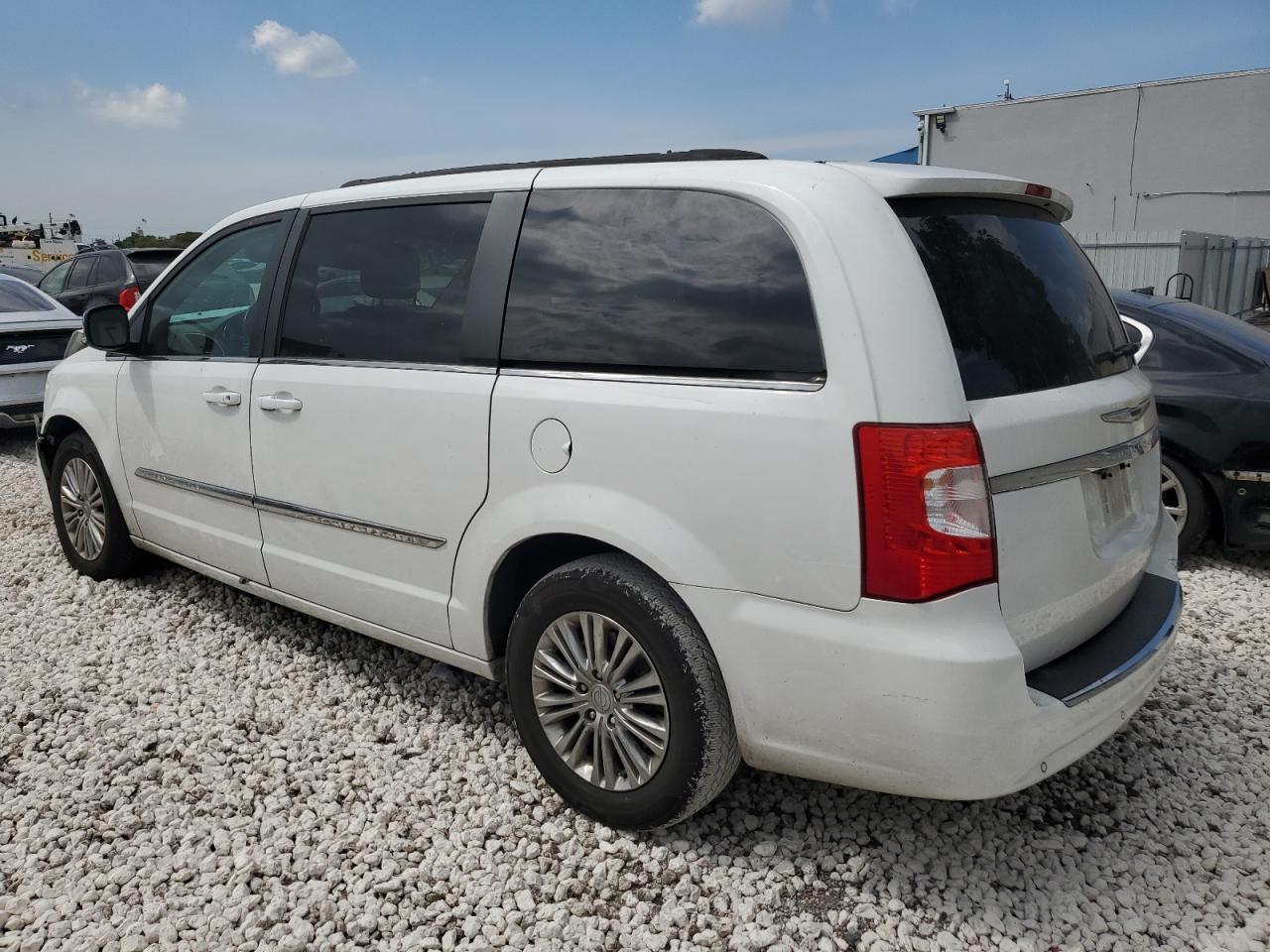 2014 CHRYSLER TOWN & COU - Фото 2