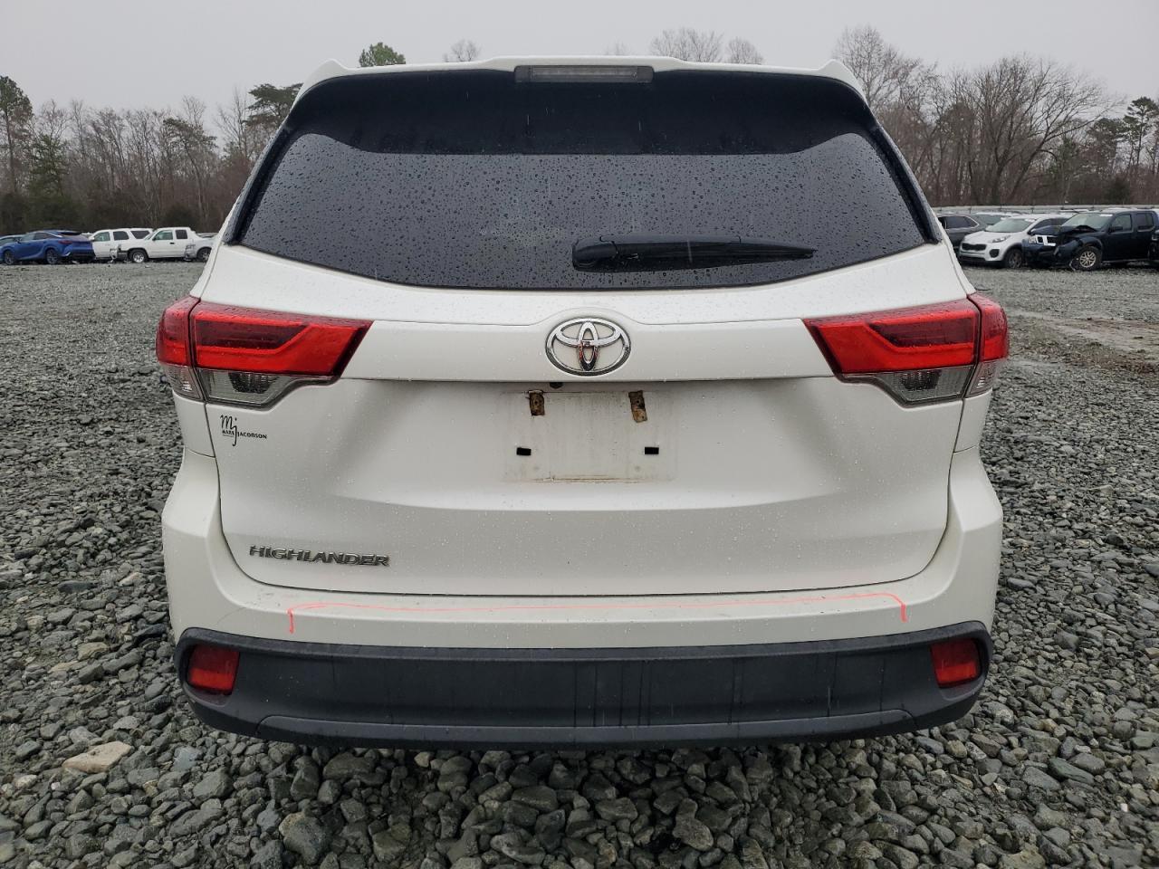 2019 TOYOTA HIGHLANDER - Image 6