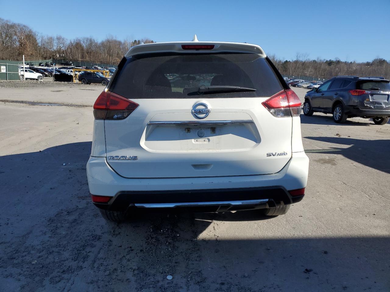 2017 NISSAN ROGUE SV - Фото 6