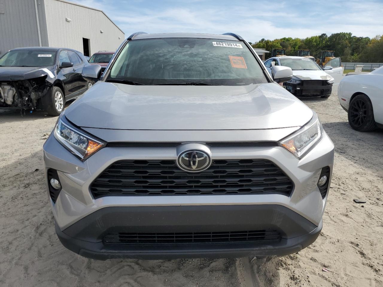 2020 TOYOTA RAV4 XLE - Image 5