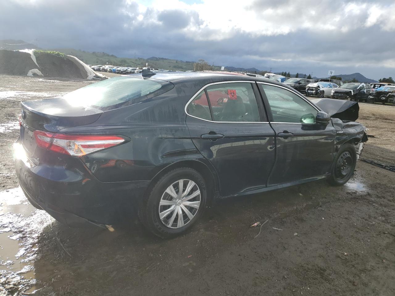 2020 TOYOTA CAMRY LE - Фото 3
