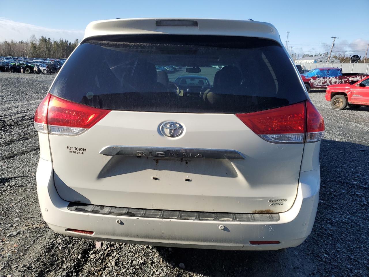 2011 TOYOTA SIENNA XLE - Фото 6