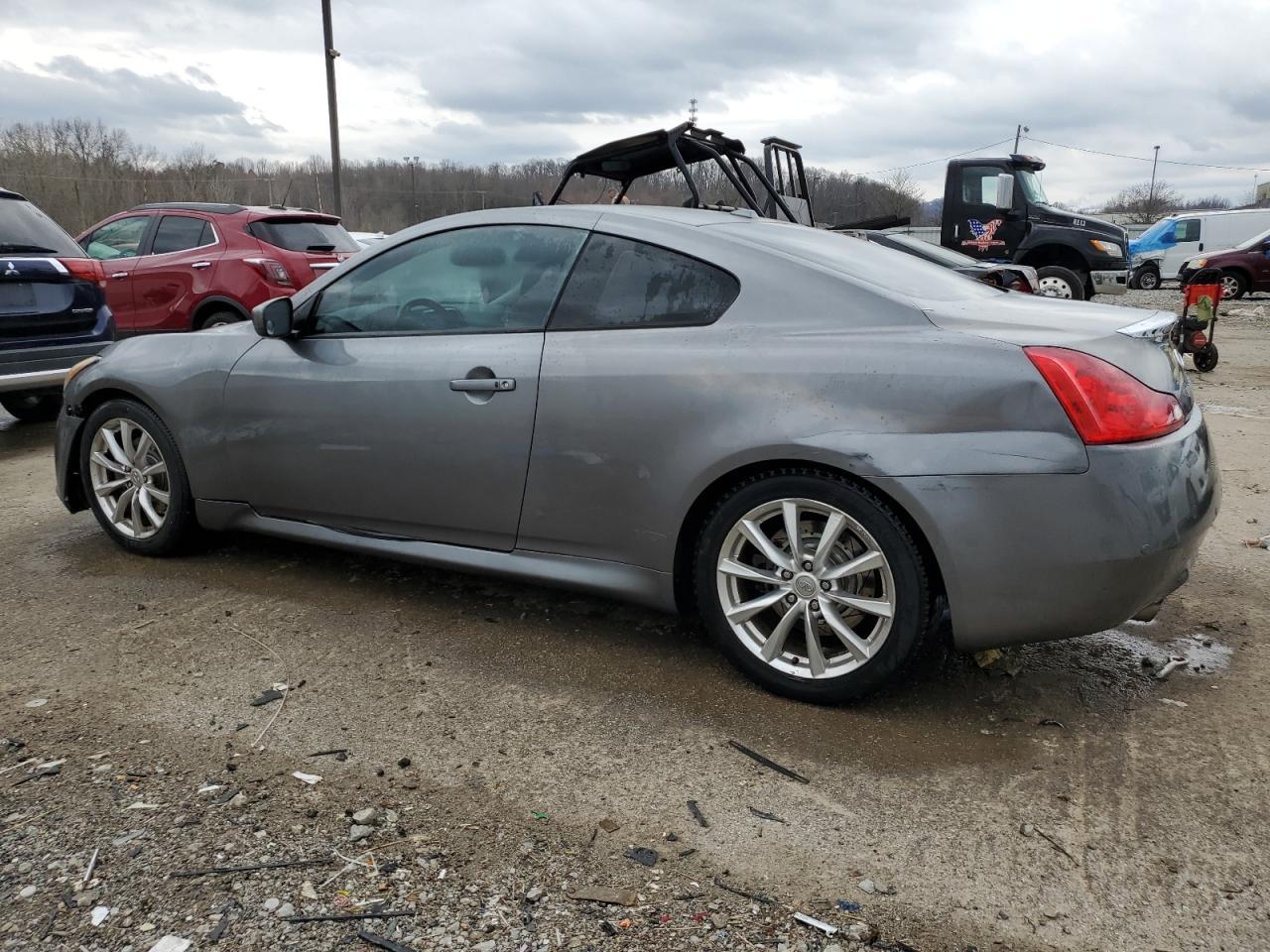 2011 INFINITI G37 BASE - Image 2