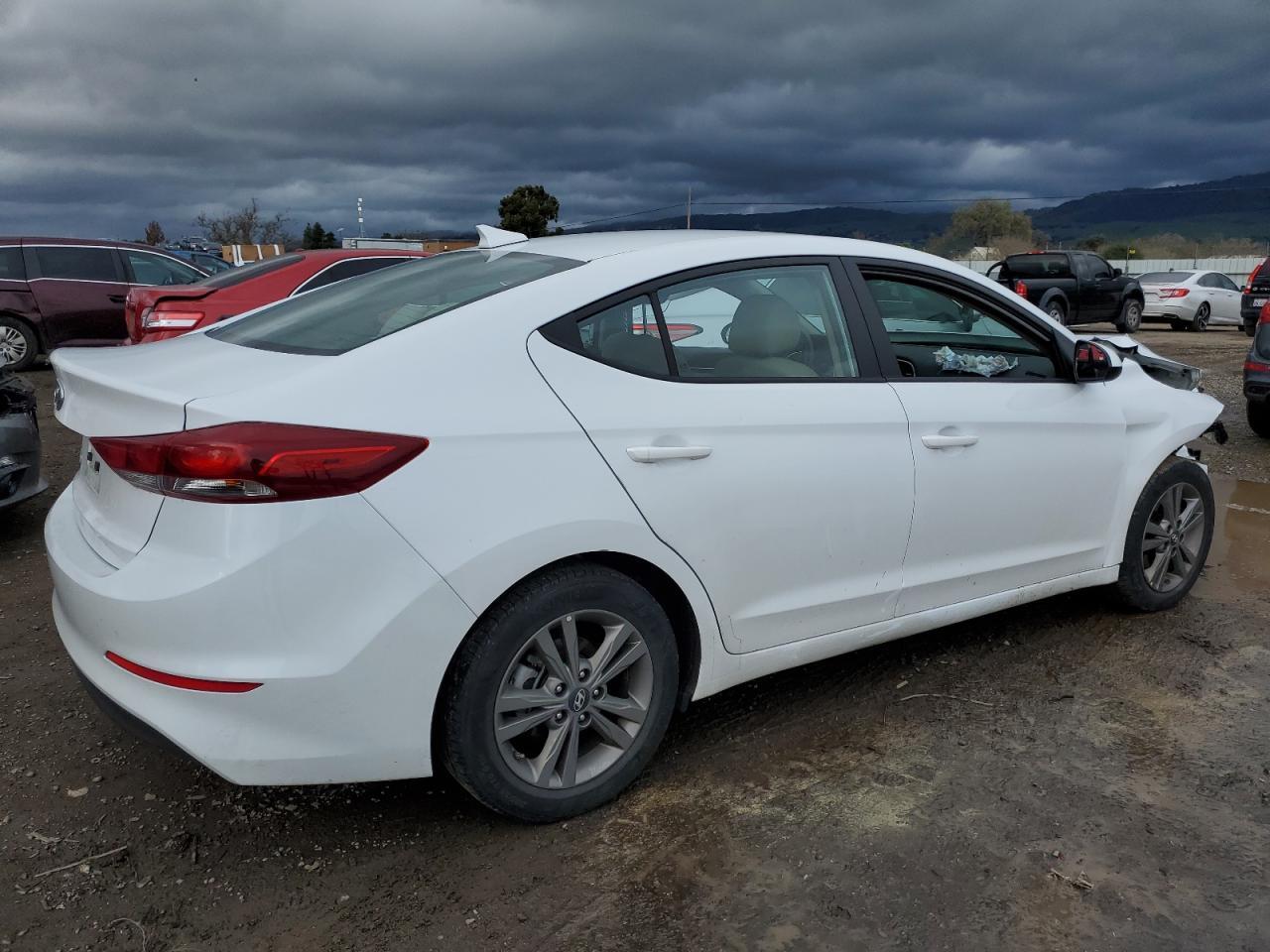 2018 HYUNDAI ELANTRA SE - Фото 3