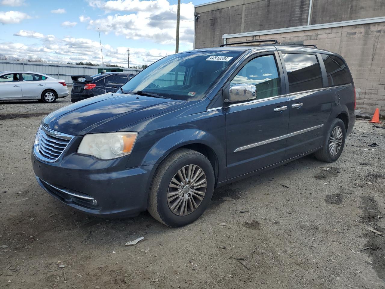 2013 CHRYSLER TOWN & COU car image