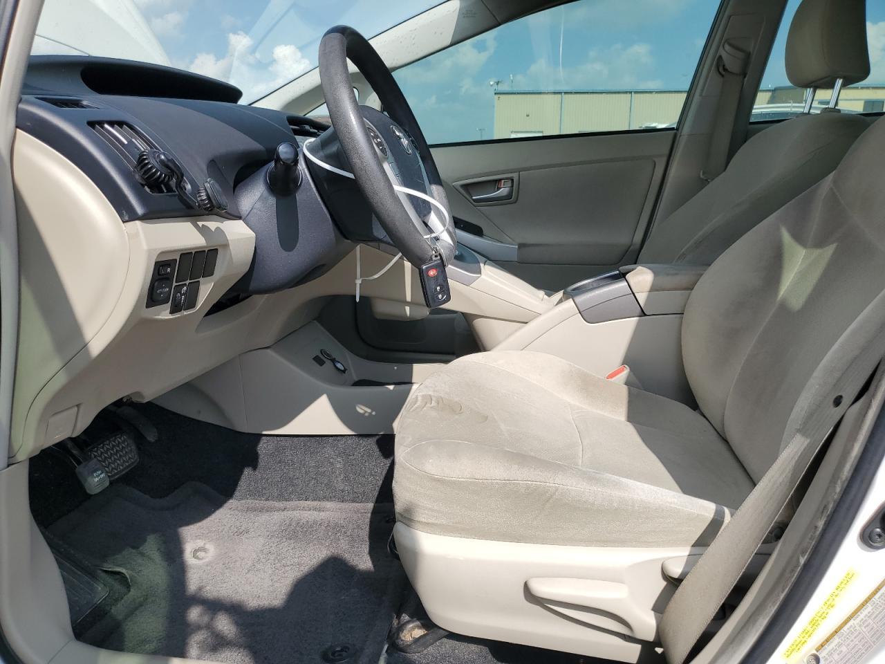 2015 TOYOTA PRIUS - Фото 7