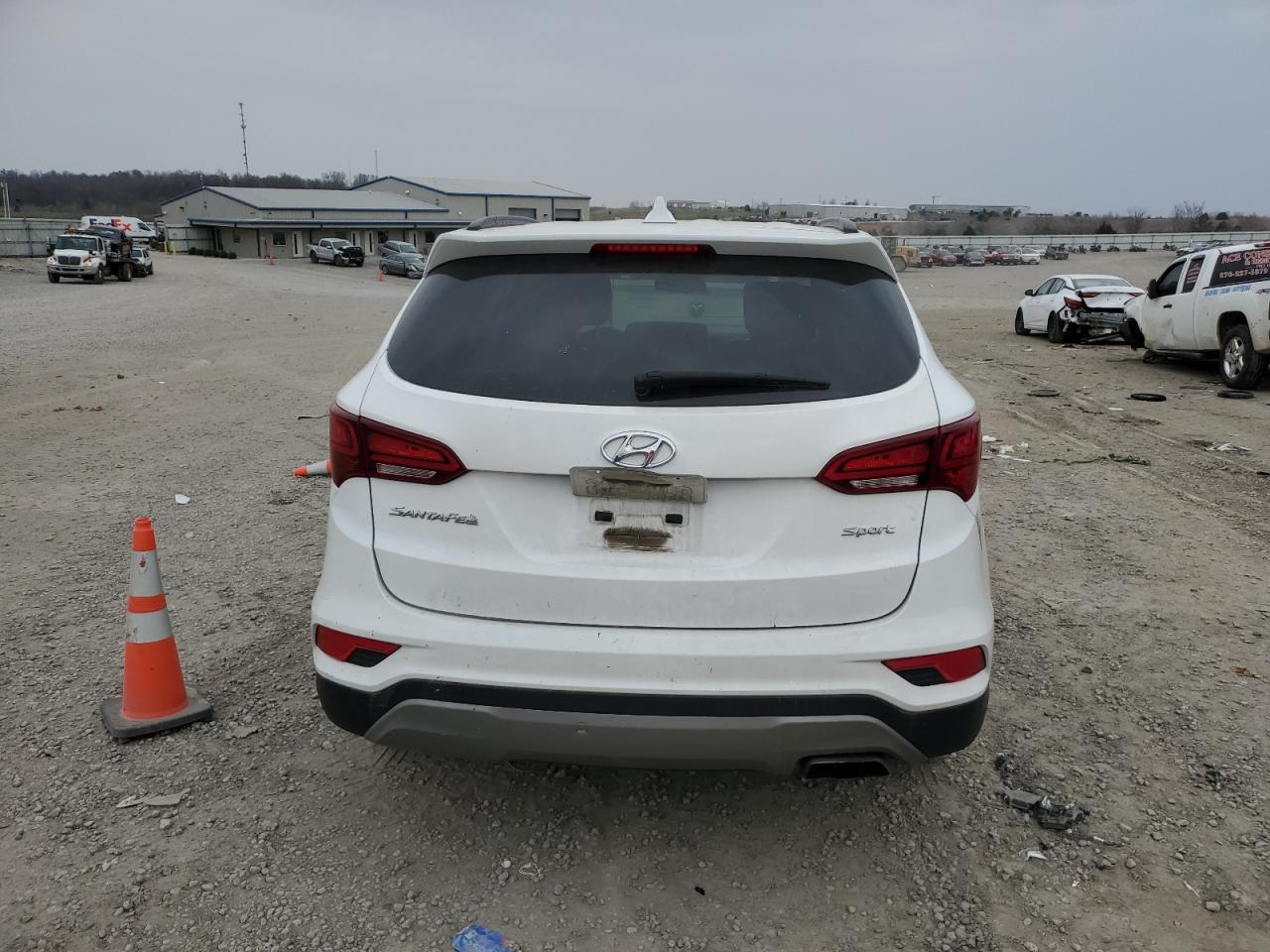 2017 HYUNDAI SANTA FE S - Image 6