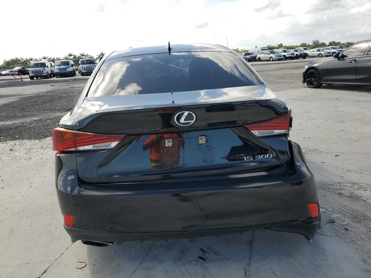 2019 LEXUS IS 300 - Фото 6
