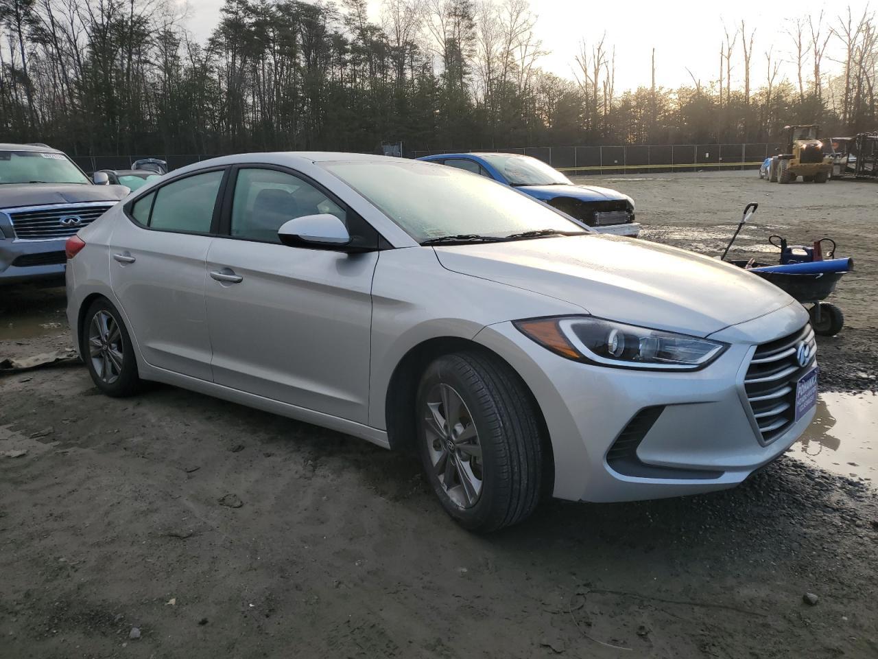2018 HYUNDAI ELANTRA SE - Фото 4