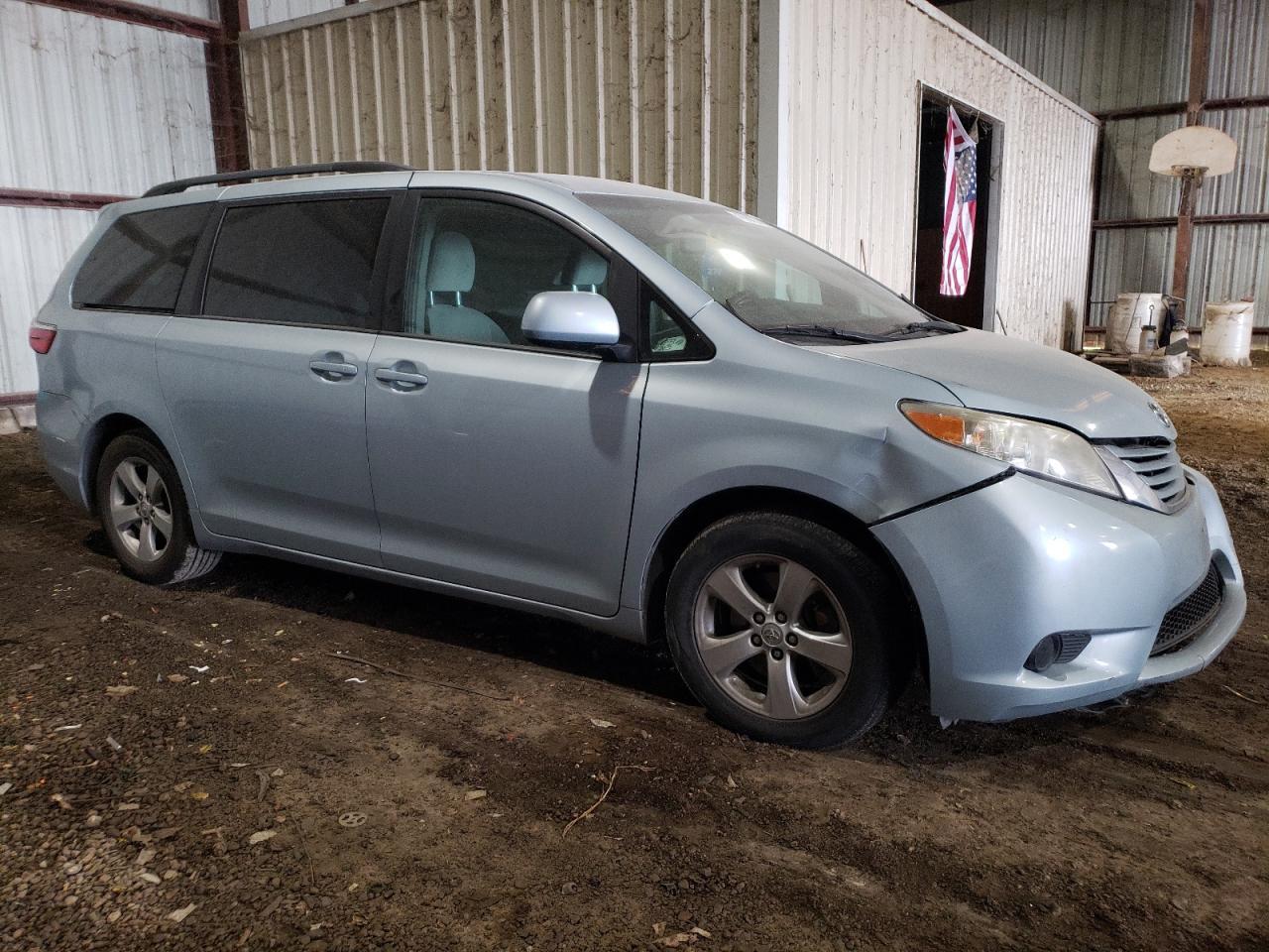 2015 TOYOTA SIENNA LE - Фото 4